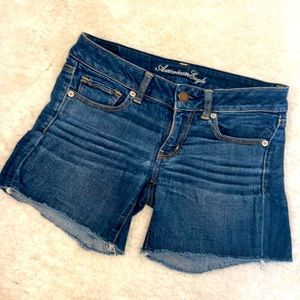 AE Sz6 Dark Wash Mid-Length Jean Shorts